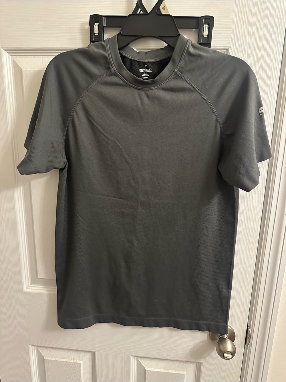 Fabletics Gray Short Sleeve T-shirt The Training Day Tee Onyx Small Mens